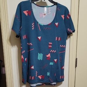 LuLaRoe Gray Tee with Pink and Red Triangles